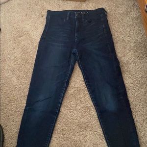 Nicely fit dark wash skinny jeans